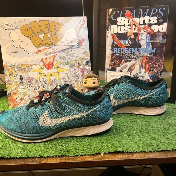 Nike Flyknit Racer - Picture 1 of 4